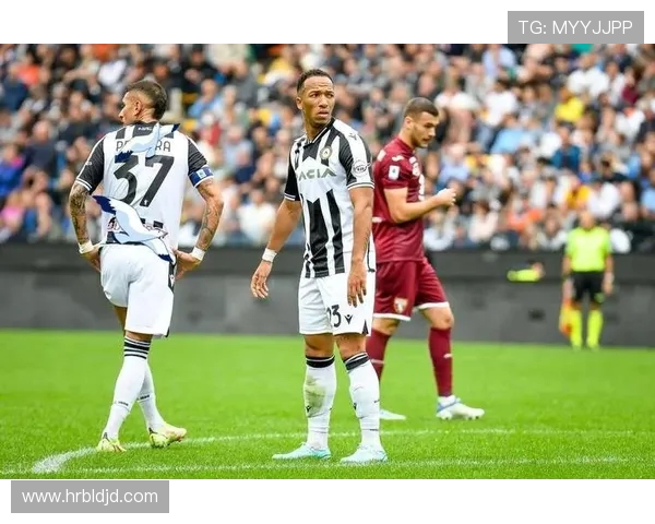 乌迪内斯新球衣惊现 “悲伤蛙” 表情包，球迷：这波操作绝了！(1)